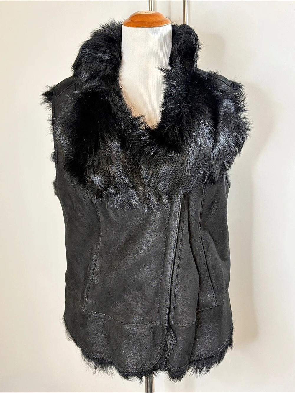 Cole Haan Black Genuine Leather & Fox Fur-Trim Vest w Pockets. L